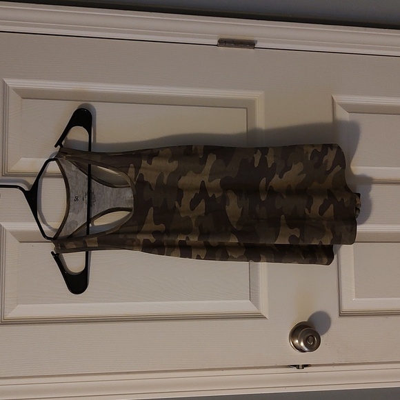 Women's SO Camo Razorback Tank - Picture 1 of 4